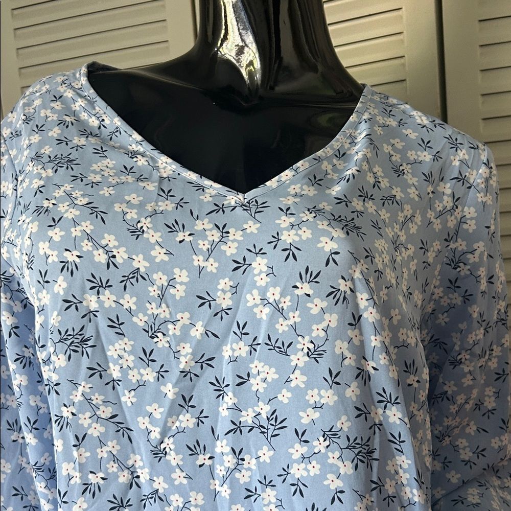 Mario Serrani Floral Blue Women's Top size L/G - Picture 2 of 9